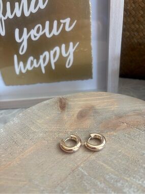 Vintage Chunky Gold-Tone Huggie Hoop Earrings